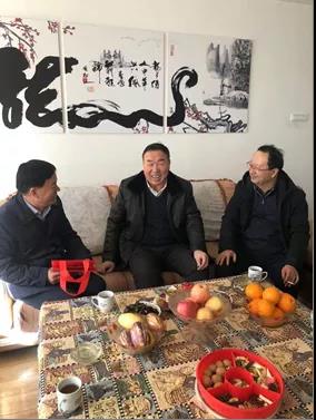 敦煌種業(yè)領(lǐng)導(dǎo)看望慰問公司老干部、老黨員及困難黨員職工